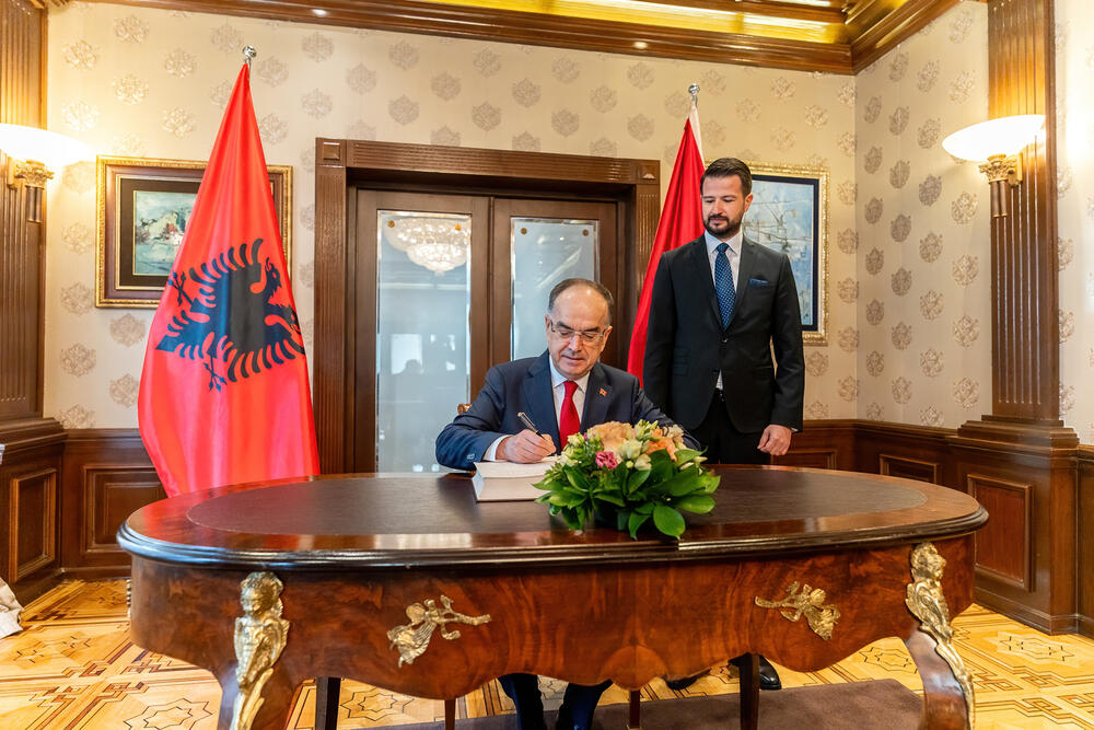 <p>Nakon upisivanja u knjigu gostiju i sastanka delegacija, dvojica predsjednika će imati izjave za javnost</p>