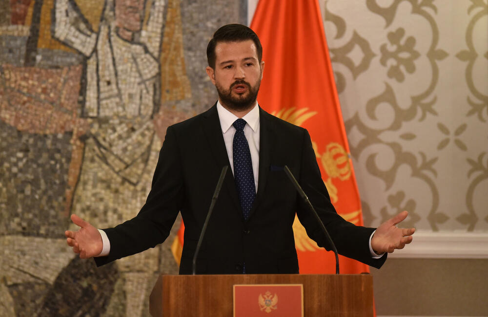 Kabinet predsednika Milatovića kritičen do napadov na civilni sektor, Leković opozarja na obmane