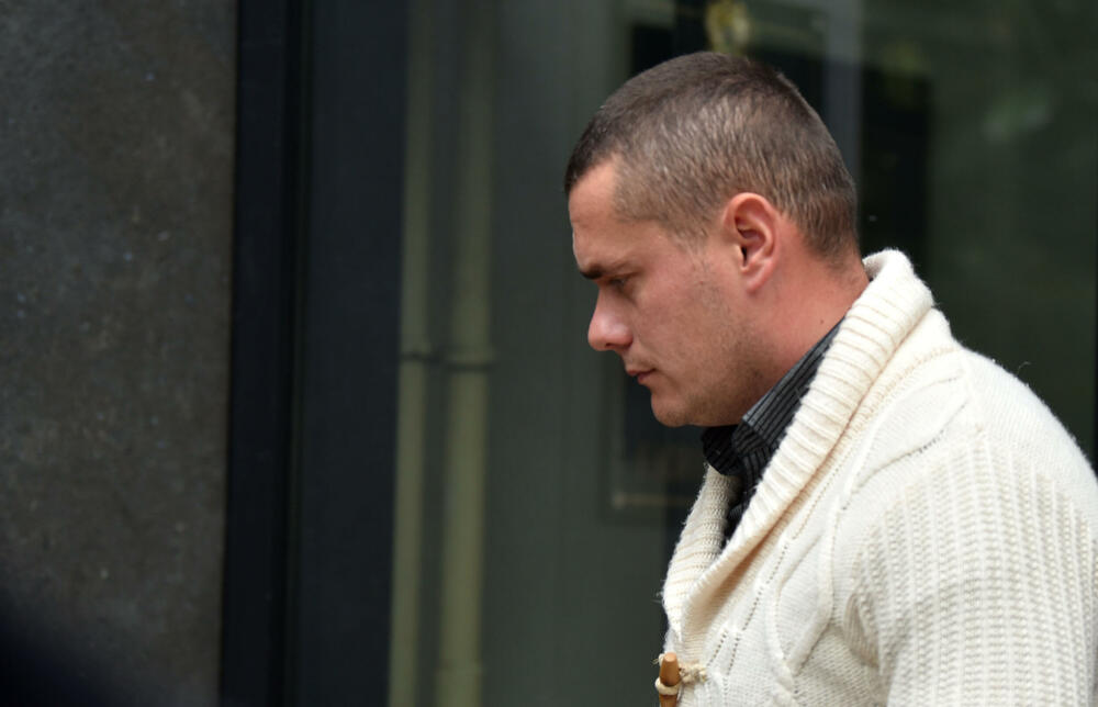 <p>Advokat Stefan Jokić, branioca optuženog Gorana Vukčevića</p>  <p>Advokat Jokić je iz Srbije, a advokati iz te države se nalaze u štrajku odlukom tamošnje Advokatske komore</p>