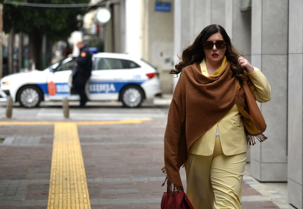 <p>Advokat Stefan Jokić, branioca optuženog Gorana Vukčevića</p>  <p>Advokat Jokić je iz Srbije, a advokati iz te države se nalaze u štrajku odlukom tamošnje Advokatske komore</p>