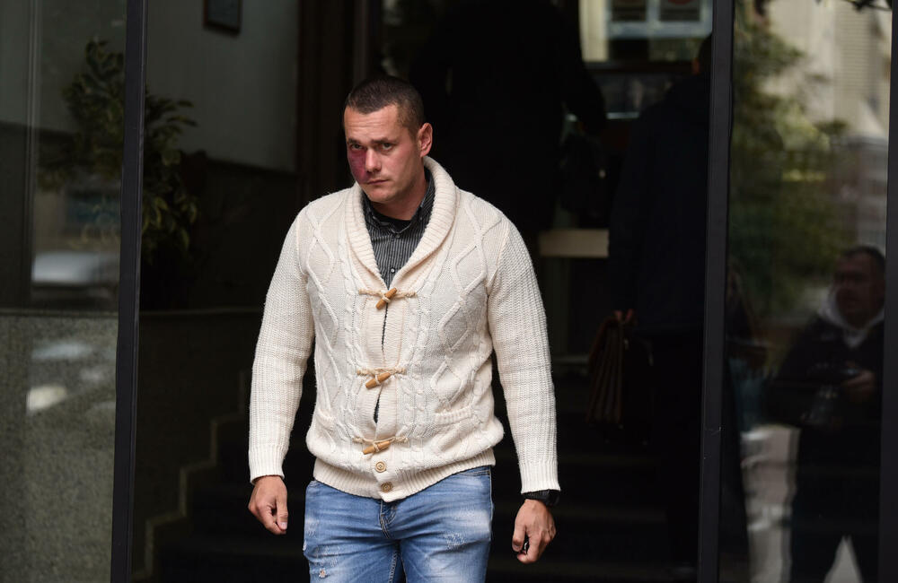 <p>Advokat Stefan Jokić, branioca optuženog Gorana Vukčevića</p>  <p>Advokat Jokić je iz Srbije, a advokati iz te države se nalaze u štrajku odlukom tamošnje Advokatske komore</p>