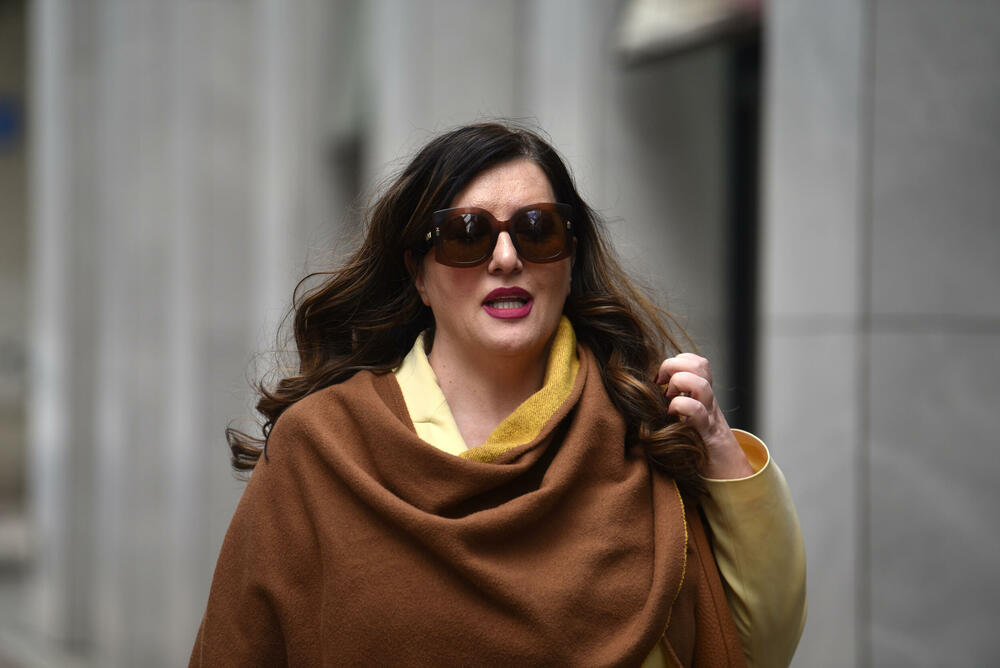 <p>Advokat Stefan Jokić, branioca optuženog Gorana Vukčevića</p>  <p>Advokat Jokić je iz Srbije, a advokati iz te države se nalaze u štrajku odlukom tamošnje Advokatske komore</p>