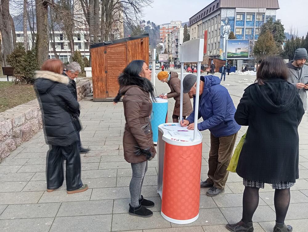 <p>Promovisana kampanja Unije slobodnih sindikata «Za miran san, socijalni stan” u Bijelom Polju</p>