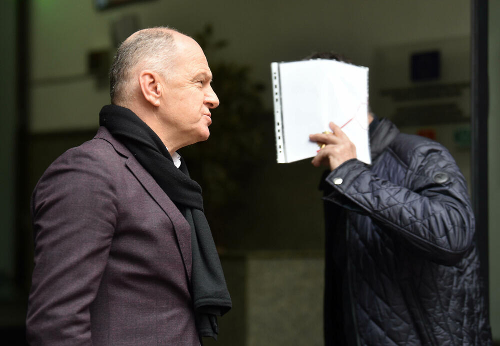 <p>Veljić je Preleviću prijetio, uoči suđenja u Višem sudu u Podgorici, nezadovoljan jer ga Prelević fotografiše</p>