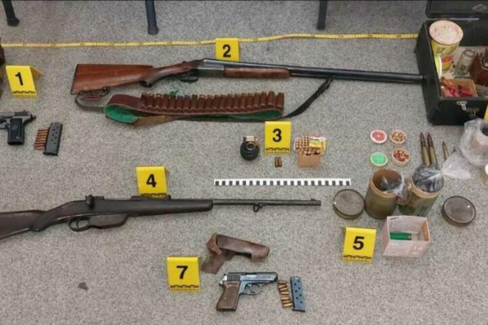 Zaplijenjeno oružje u Kolašinu, Foto: Uprava policije