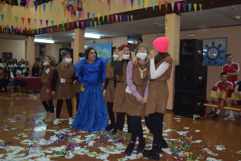 <p>"Ovaj grad živi za tradiciju, duh karnevala se održava uprkos Hronosu, šale se razumiju bez objašnjenja, fešta traje i svako na svoj način može da postane, vremenom naravno, oriđinal.", kazali su iz Gimnazije</p>