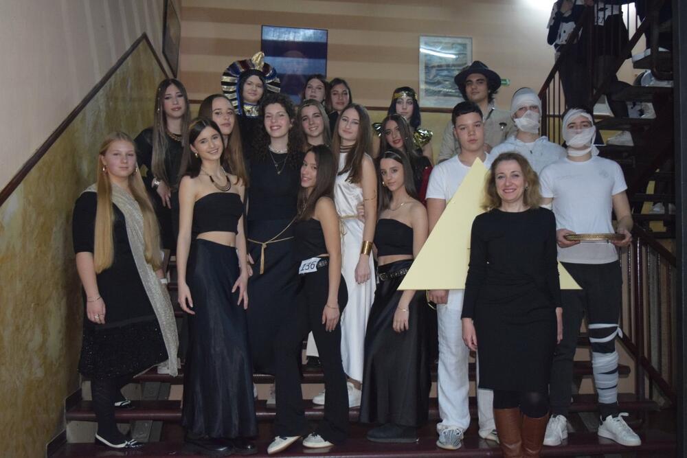 <p>"Ovaj grad živi za tradiciju, duh karnevala se održava uprkos Hronosu, šale se razumiju bez objašnjenja, fešta traje i svako na svoj način može da postane, vremenom naravno, oriđinal.", kazali su iz Gimnazije</p>