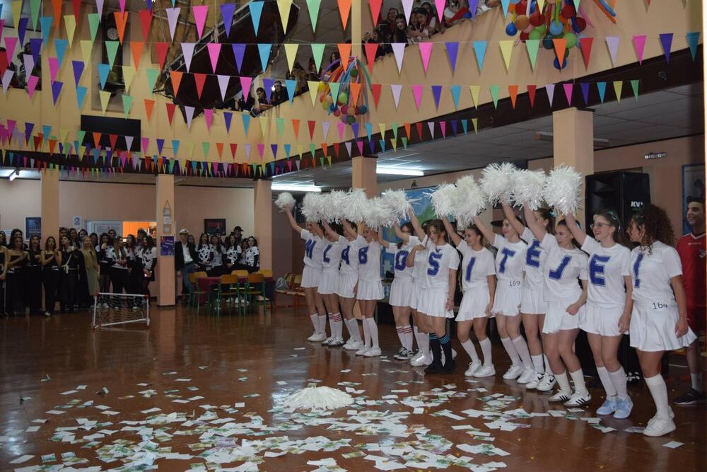 <p>"Ovaj grad živi za tradiciju, duh karnevala se održava uprkos Hronosu, šale se razumiju bez objašnjenja, fešta traje i svako na svoj način može da postane, vremenom naravno, oriđinal.", kazali su iz Gimnazije</p>