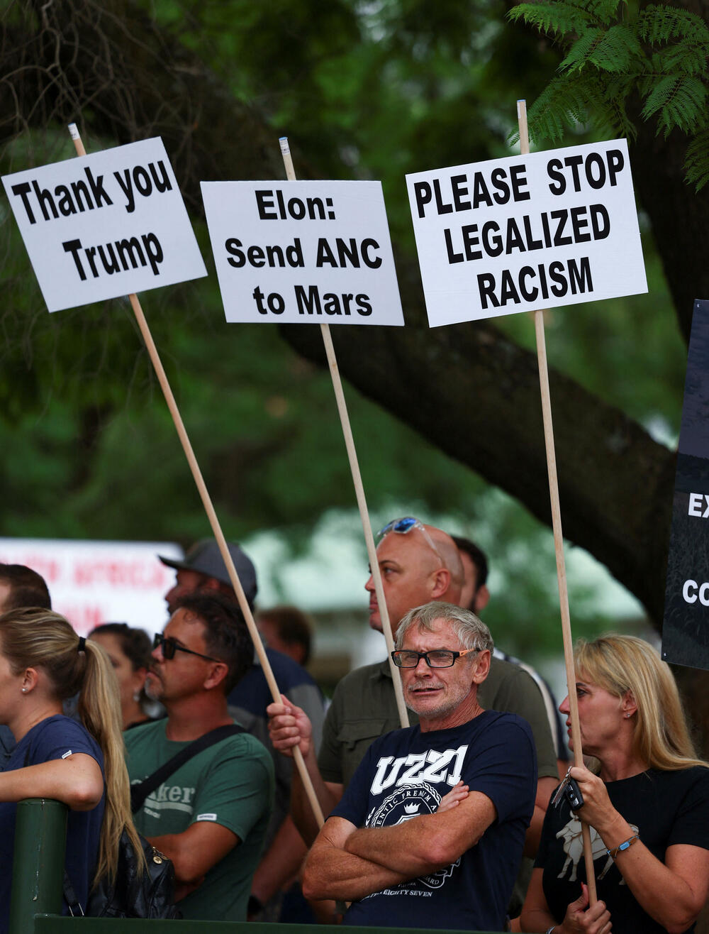 <p>Južnoafrički predsjednik Siril Ramafosa rekao je da prinudno uklanjanje bilo kojeg naroda s njegove zemlje nikada više neće biti dozvoljeno u Južnoj Africi pošto su milioni crnaca lišeni imovine u okviru Aparthejda - sistema vladavine bijele manjine i stotinama godina tokom kolonijalizma</p>