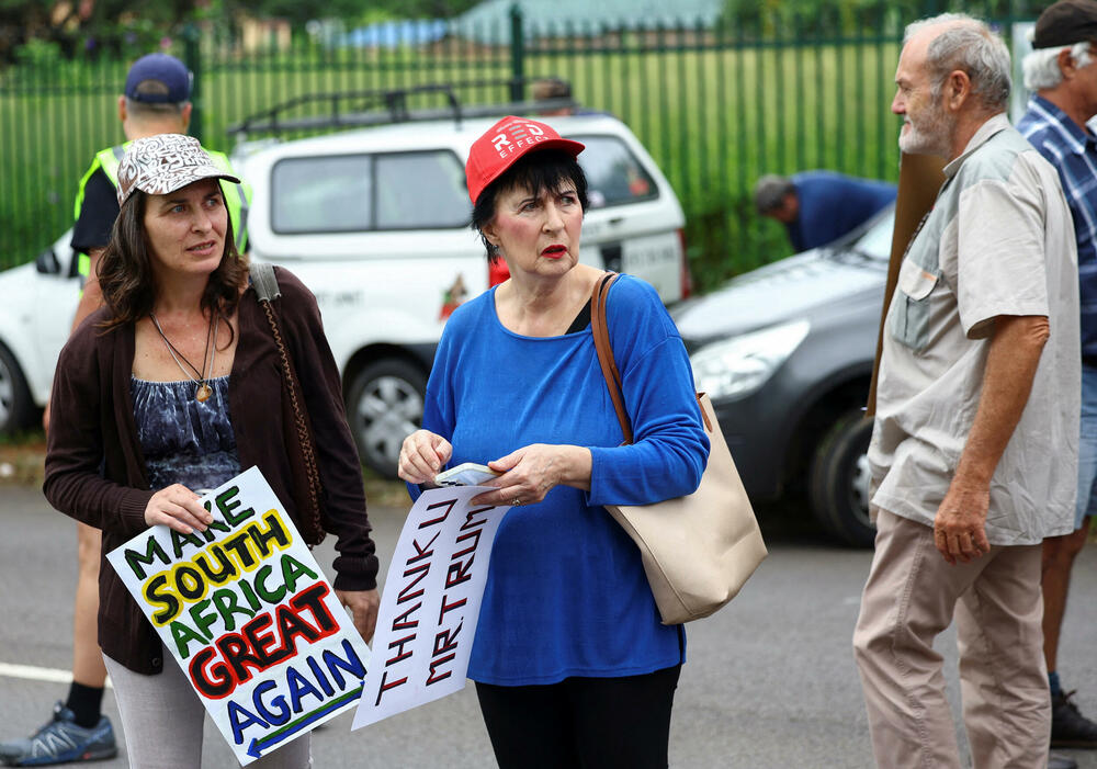<p>Južnoafrički predsjednik Siril Ramafosa rekao je da prinudno uklanjanje bilo kojeg naroda s njegove zemlje nikada više neće biti dozvoljeno u Južnoj Africi pošto su milioni crnaca lišeni imovine u okviru Aparthejda - sistema vladavine bijele manjine i stotinama godina tokom kolonijalizma</p>
