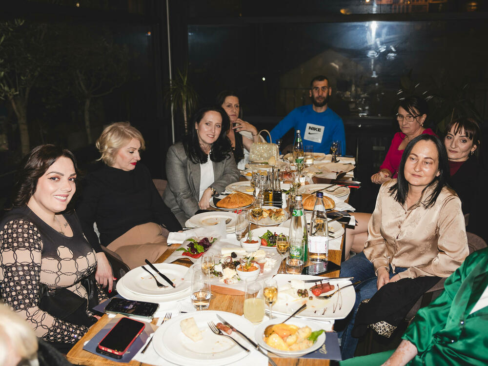 <p>Tokom protekle decenije, Refresh Services je postao prepoznatljiv po vrhunskim uslugama održavanja ulaza, bilo da je riječ o stambenim, poslovnim ili javnim objektima.</p>