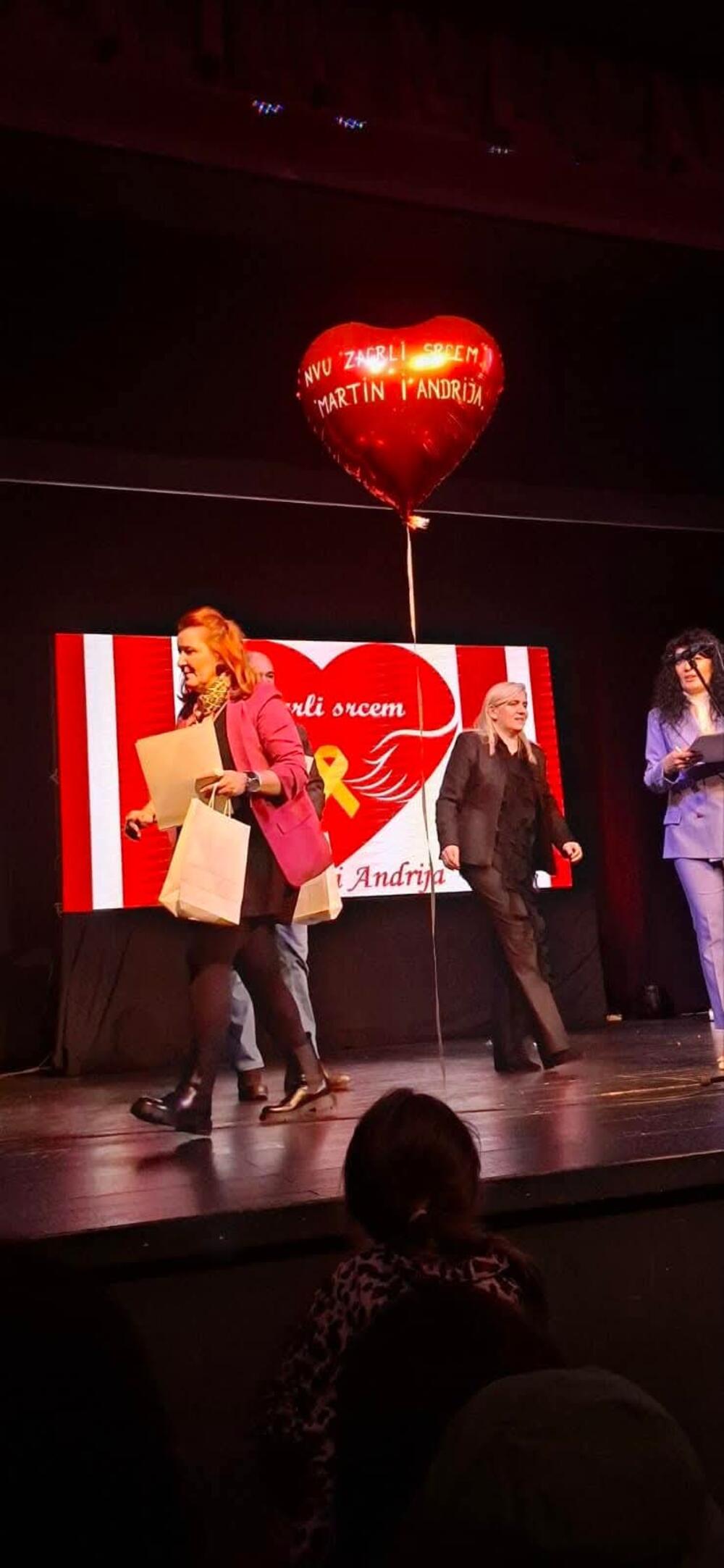 <p>Novac prikupljen u okviru humanitarne večeri biće upućen za liječenje dječaka Mijata Ružića i djevojčicu Petrić iz Bijelog Polja</p>