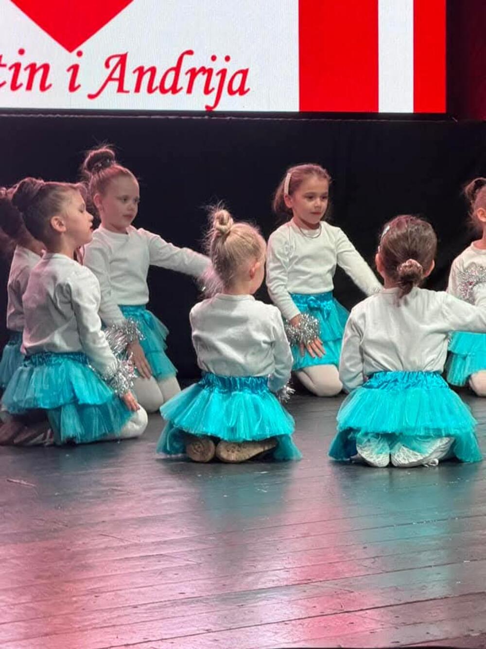 <p>Novac prikupljen u okviru humanitarne večeri biće upućen za liječenje dječaka Mijata Ružića i djevojčicu Petrić iz Bijelog Polja</p>