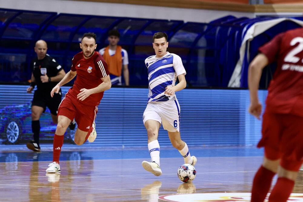 <p>Finalna predstava u dvorani "Topolica" u Baru odlučena je u 16. minutu, kada je Janko Bulatović pogodio mrežu Studentskog doma</p>