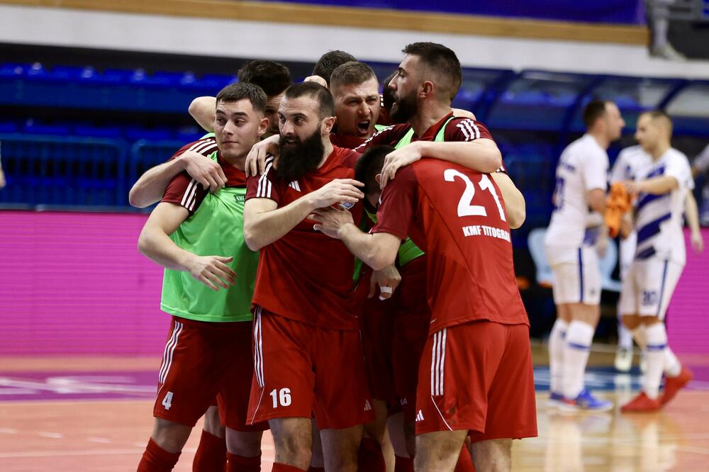 <p>Finalna predstava u dvorani "Topolica" u Baru odlučena je u 16. minutu, kada je Janko Bulatović pogodio mrežu Studentskog doma</p>