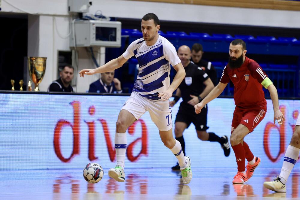 <p>Finalna predstava u dvorani "Topolica" u Baru odlučena je u 16. minutu, kada je Janko Bulatović pogodio mrežu Studentskog doma</p>