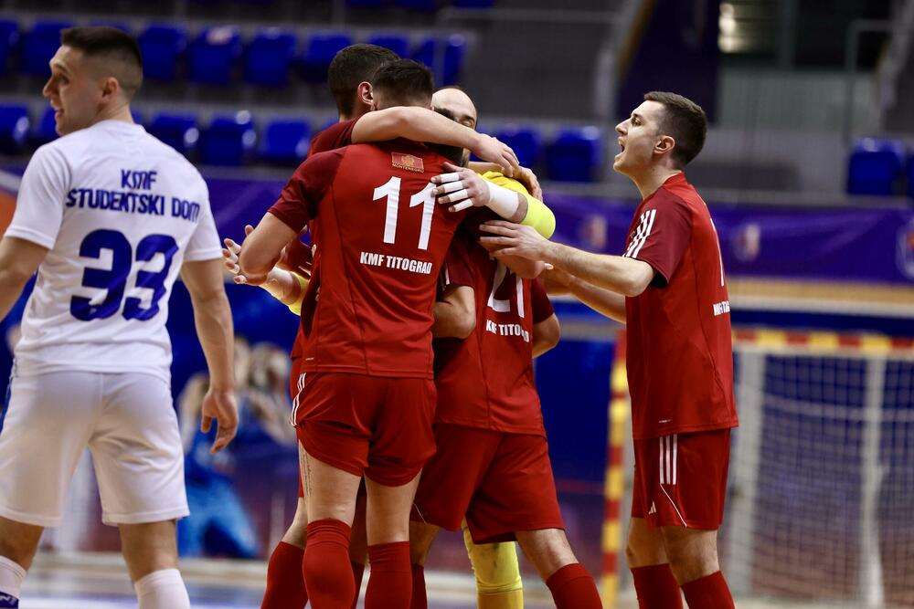 <p>Finalna predstava u dvorani "Topolica" u Baru odlučena je u 16. minutu, kada je Janko Bulatović pogodio mrežu Studentskog doma</p>