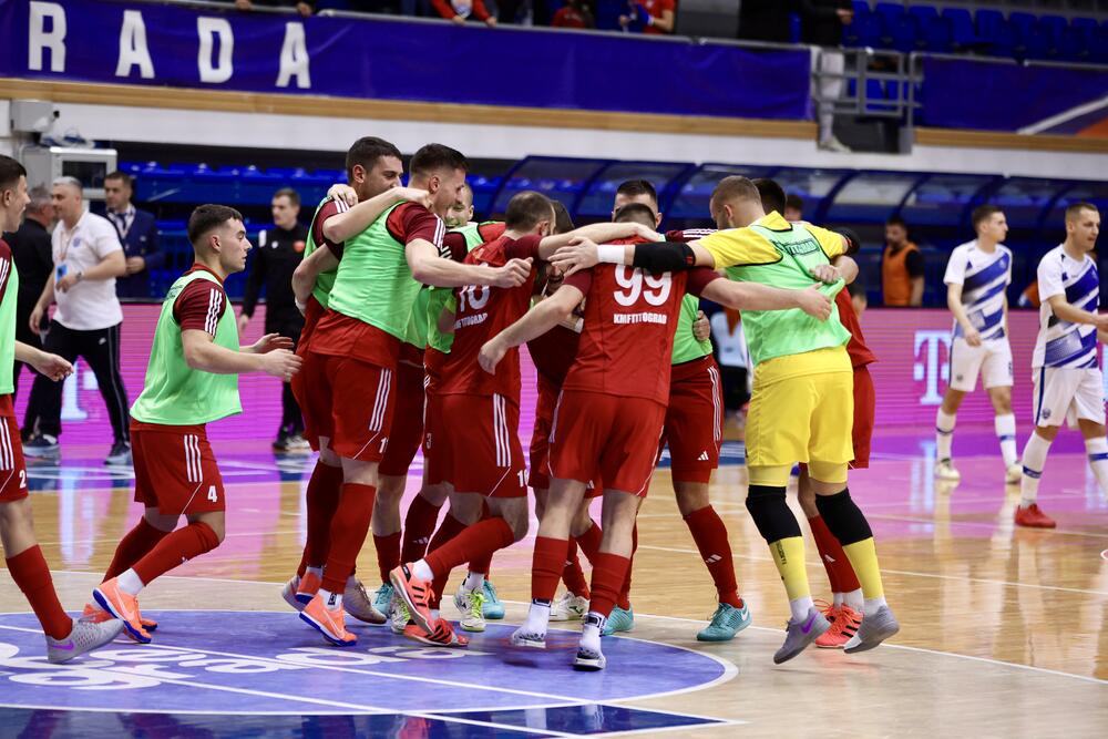 <p>Finalna predstava u dvorani "Topolica" u Baru odlučena je u 16. minutu, kada je Janko Bulatović pogodio mrežu Studentskog doma</p>