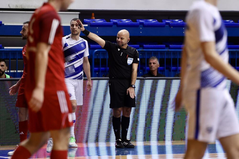 <p>Finalna predstava u dvorani "Topolica" u Baru odlučena je u 16. minutu, kada je Janko Bulatović pogodio mrežu Studentskog doma</p>