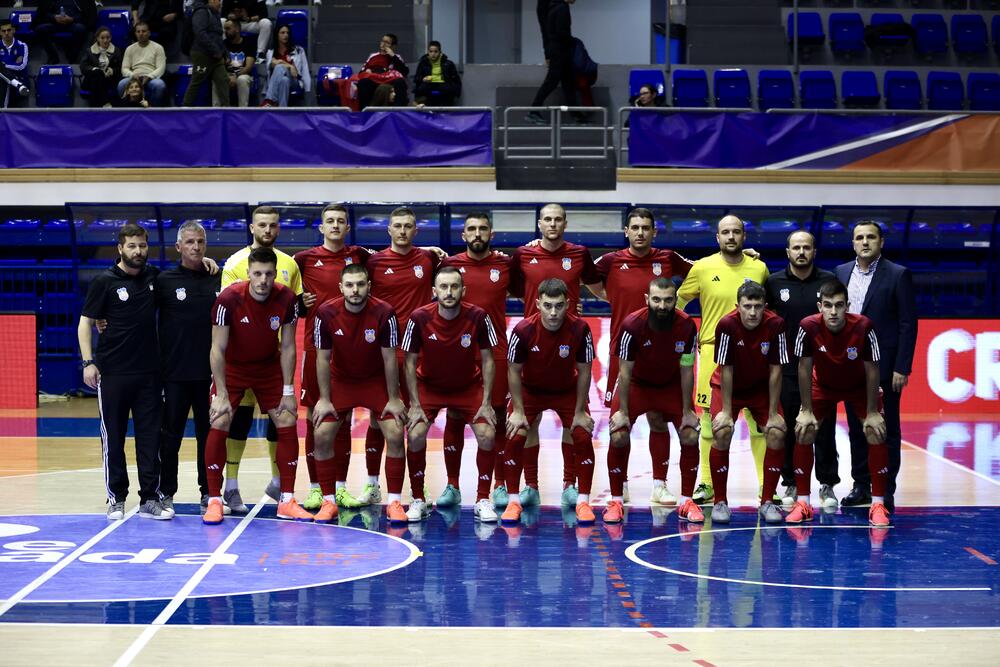 <p>Finalna predstava u dvorani "Topolica" u Baru odlučena je u 16. minutu, kada je Janko Bulatović pogodio mrežu Studentskog doma</p>