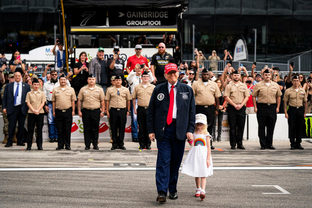 Tramp je prisustvovao NASCAR trci na Floridi, Foto: Reuters