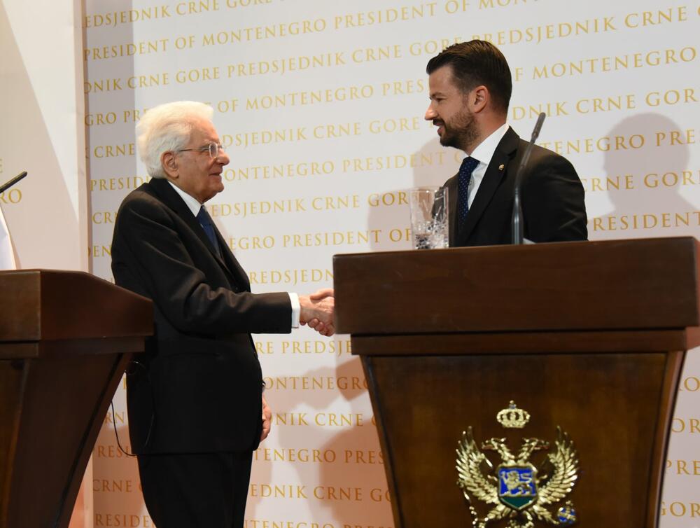 <p>Milatović je na konferenciji za medije sa predsjednikom Italije Serđom Matarelom rekao da mu je posebno zadovoljstvo što Matarelu dočekuje na Cetinju</p>