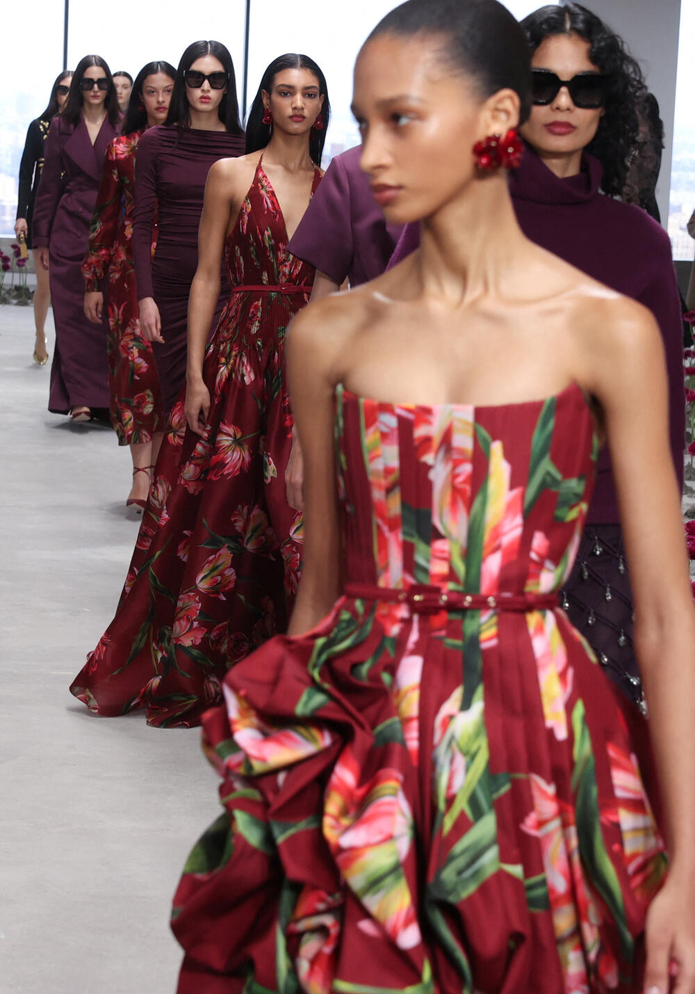 <p>Čuvena modna kuća Karolina Erera predstavila je najnoviju kolekciju.</p>  <p>Kreacije su predstavljene na Nedjelji mode u Njujorku.</p>