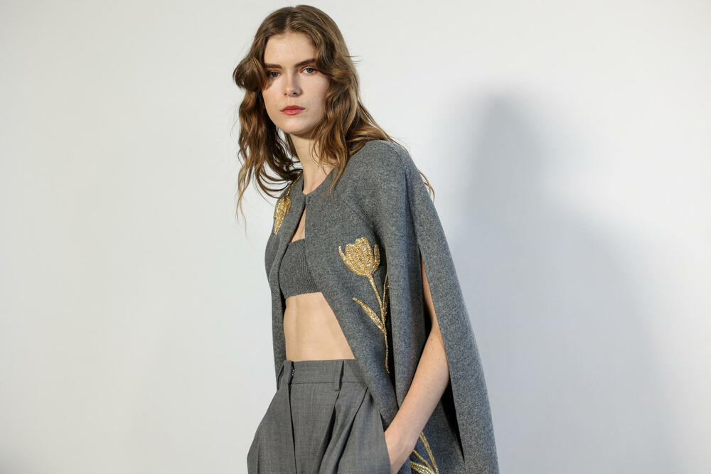 <p>Čuvena modna kuća Karolina Erera predstavila je najnoviju kolekciju.</p>  <p>Kreacije su predstavljene na Nedjelji mode u Njujorku.</p>