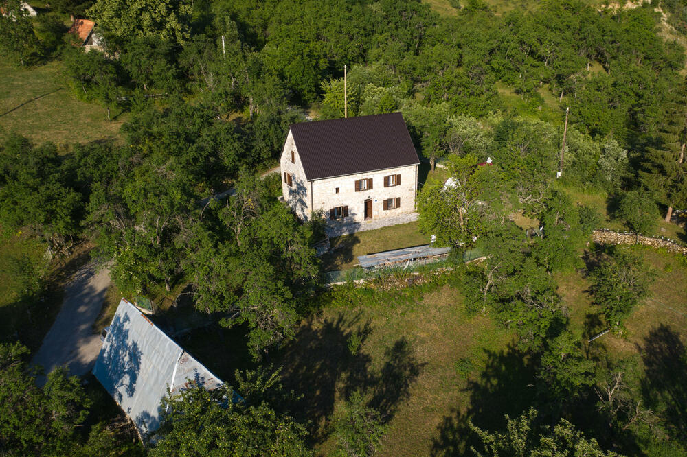 <p>Visit the unique memorial of Smail aga Čengić, ancient monasteries, and medieval stećci tombstones, each carrying centuries of history and cultural significance</p>
