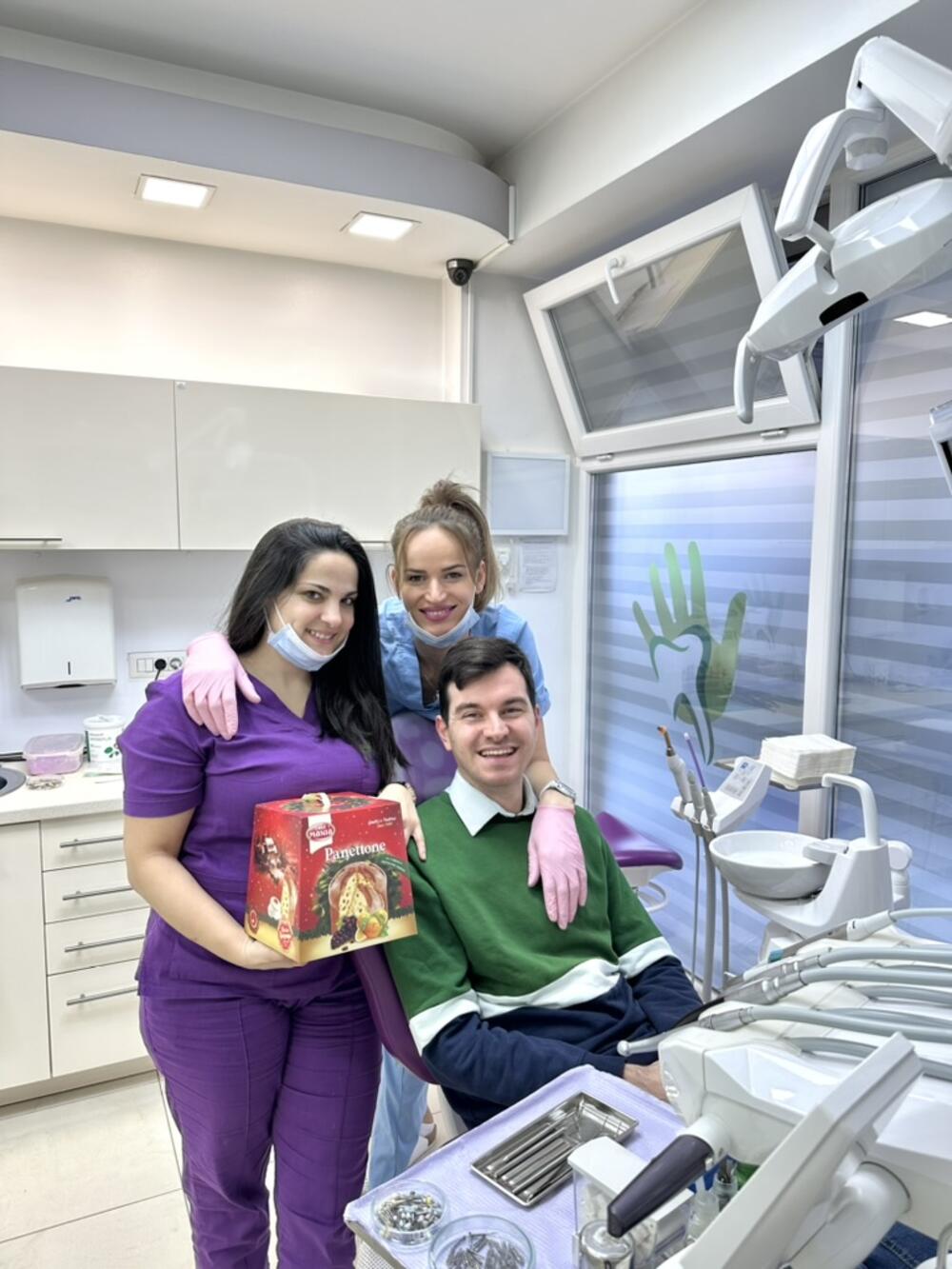 <p>U ordinaciji <strong>Dr Filimanović</strong>, vjerujemo da stomatologija nije samo popravka zuba.</p>