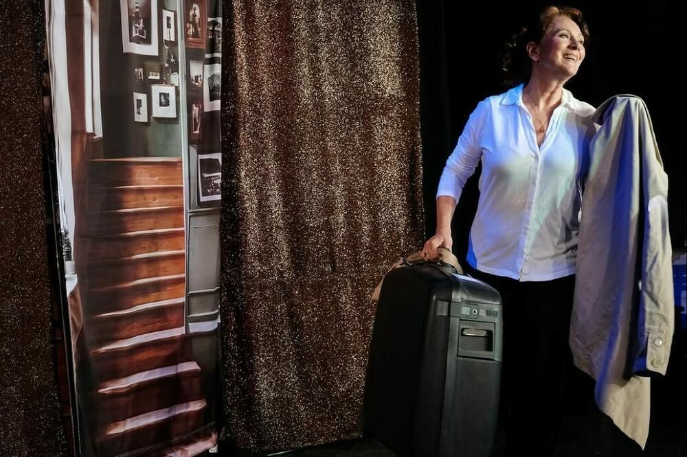 Elizabeta Đorevska u predstavi "Ej, Radmila, Radmila", Foto: KIC Budo Tomović