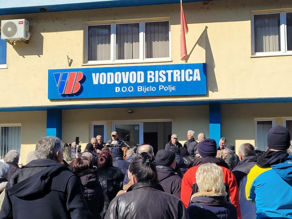 <p>Predsjednik Pokreta penzionera Bijlo Polje Ivan Žunić je kazao da je nepravedno izjednačenje cijene za fizička i pravna lica</p>