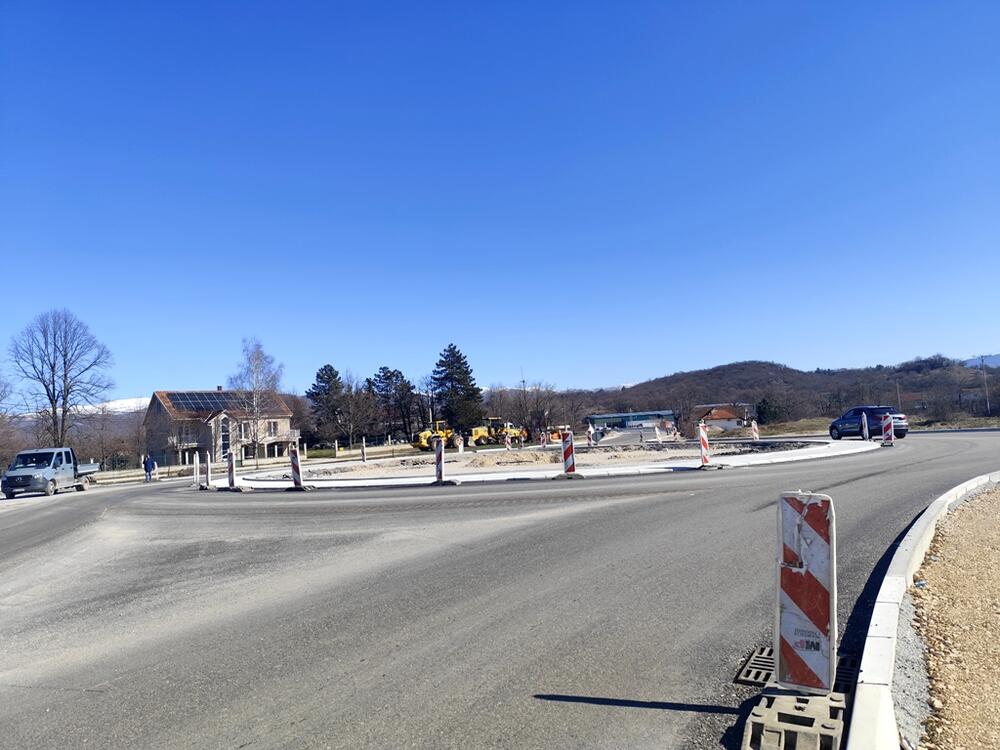 <p>Radovi vrijedni 6,88 miliona eura počeli su u julu 2023. godine i značajno je prekoračen rok završetka</p>