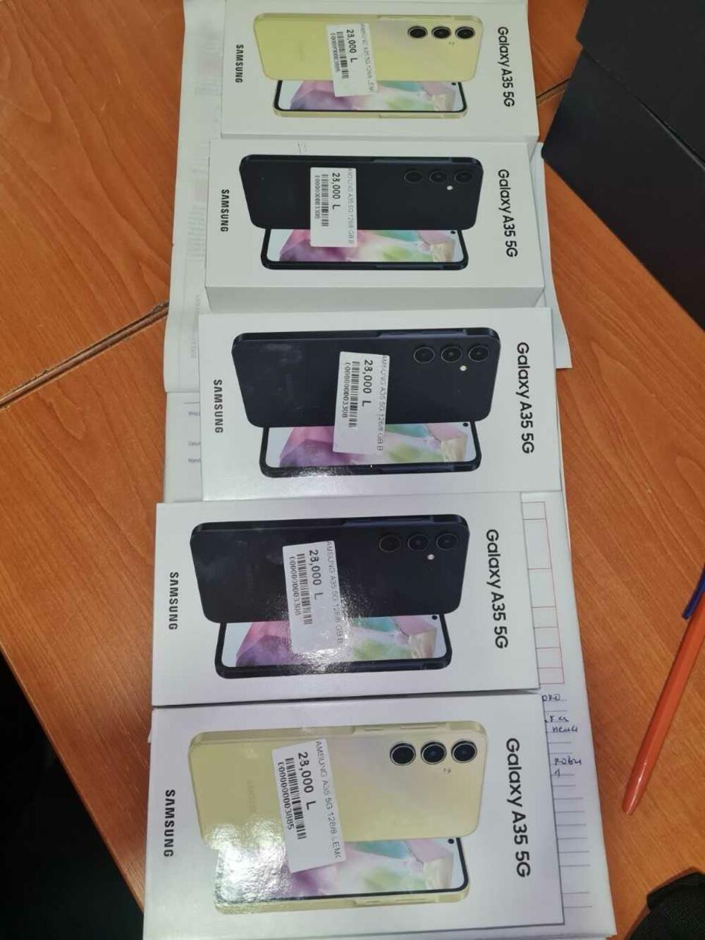 <p>Kako je saopšteno iz Uprave carina, naplaćeno je 37 hiljada eura, podnijet jedan zahtjev za pokretanje prekršajnog postupka i oduzeta krijumčarena roba u vrijednosti od 186.754 eura</p>