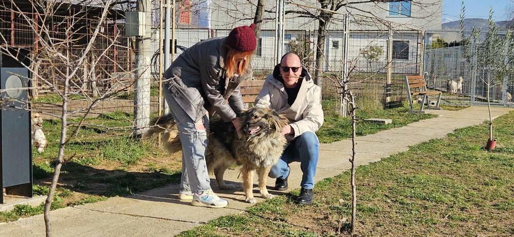 <p>Udruženje glumaca organizovalo posjetu skloništu na Vrelima, pozvali i druge da učine isto</p>