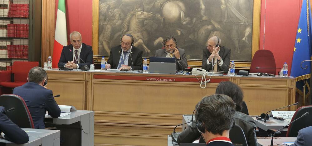 <p>Delegacija Skupštine Crne Gore u Parlamentarnoj skupštini Mediterana (PAM), na čelu sa Đurovićem koji je šef delegacije, učestvovala je na 19. plenarnom zasijedanju PAM-a, koje je u četvrtak i danas održano u Rimu</p>