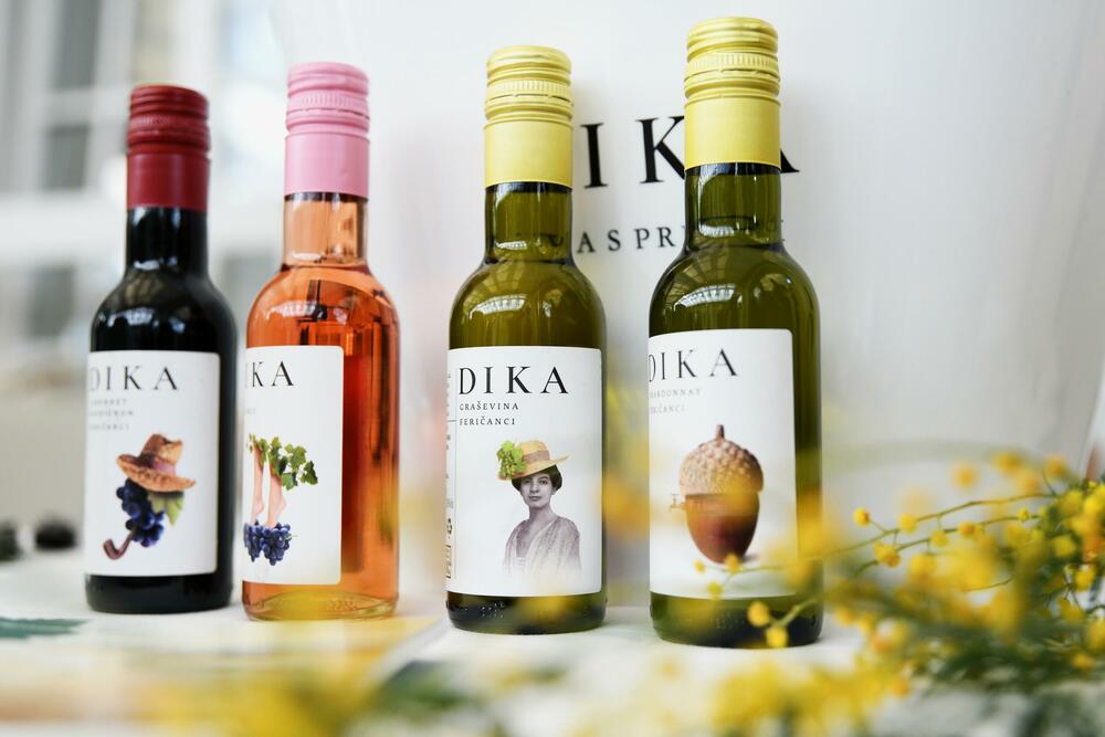 <p>6. izdanje Vinskog salona, koji je juče započeo, održava se još danas u Lazure Hotel & Marini u Crnoj Gori.</p>