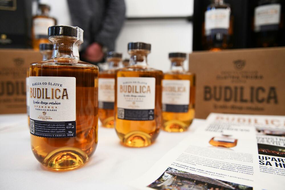 <p>6. izdanje Vinskog salona, koji je juče započeo, održava se još danas u Lazure Hotel & Marini u Crnoj Gori.</p>