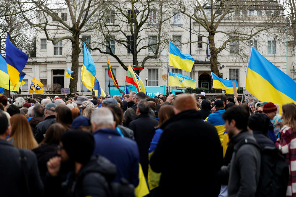 <p>Sjedinjene Američke Države (SAD) predložile su Generalnoj skupštini UN-a nacrt rezolucije u kojem se poziva na "brzo okončanje" sukoba u Ukrajini, ali se ne pominje poštovanje teritorijalnog integriteta te zemlje</p>