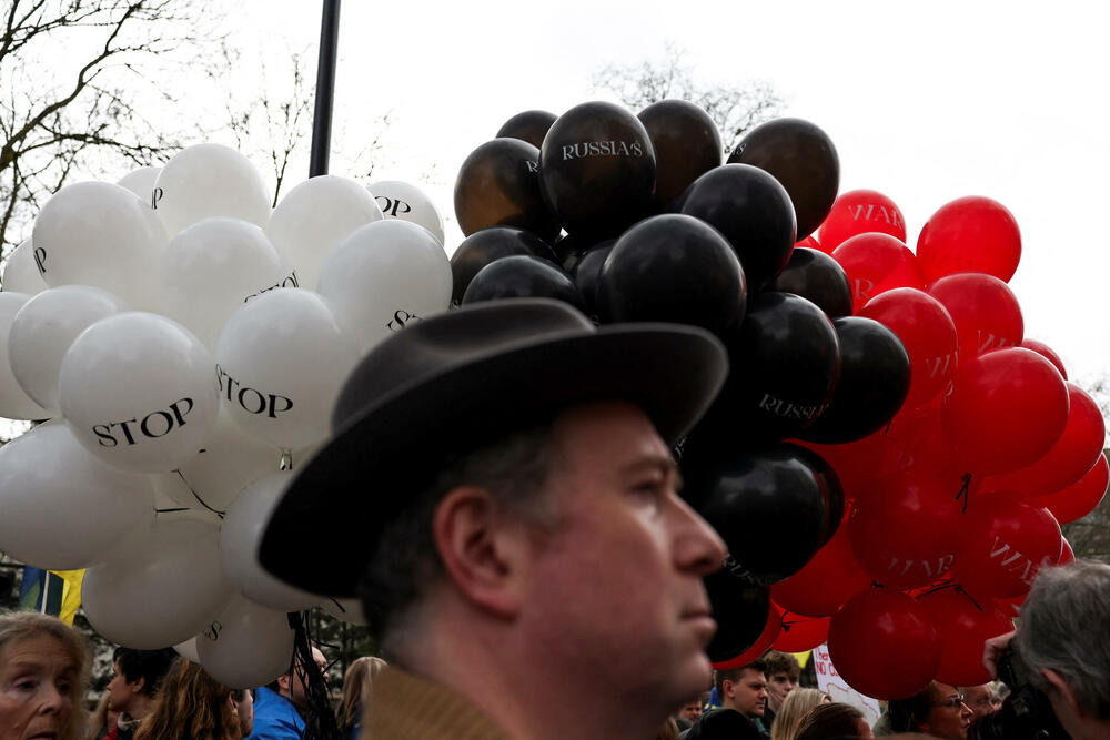 <p>Sjedinjene Američke Države (SAD) predložile su Generalnoj skupštini UN-a nacrt rezolucije u kojem se poziva na "brzo okončanje" sukoba u Ukrajini, ali se ne pominje poštovanje teritorijalnog integriteta te zemlje</p>