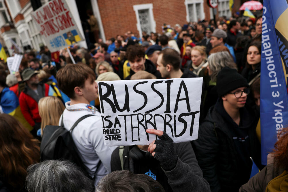 <p>Sjedinjene Američke Države (SAD) predložile su Generalnoj skupštini UN-a nacrt rezolucije u kojem se poziva na "brzo okončanje" sukoba u Ukrajini, ali se ne pominje poštovanje teritorijalnog integriteta te zemlje</p>