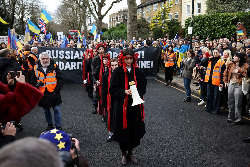 <p>Sjedinjene Američke Države (SAD) predložile su Generalnoj skupštini UN-a nacrt rezolucije u kojem se poziva na "brzo okončanje" sukoba u Ukrajini, ali se ne pominje poštovanje teritorijalnog integriteta te zemlje</p>