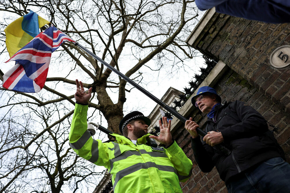 <p>Sjedinjene Američke Države (SAD) predložile su Generalnoj skupštini UN-a nacrt rezolucije u kojem se poziva na "brzo okončanje" sukoba u Ukrajini, ali se ne pominje poštovanje teritorijalnog integriteta te zemlje</p>