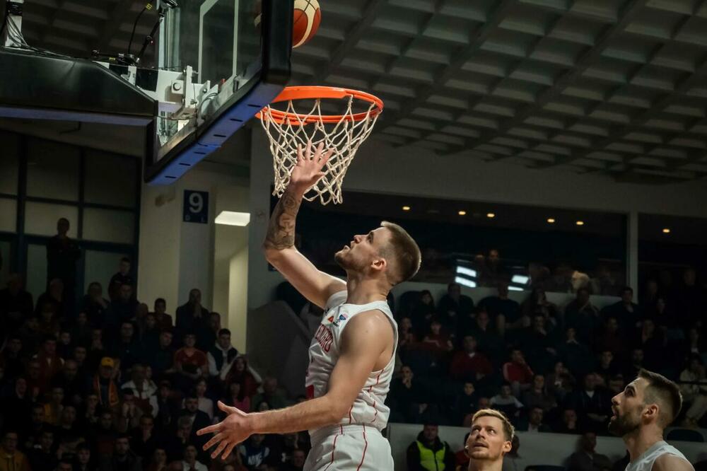 Dino Radončić na utakmici sa Švedskom u Podgorici prošle godine, Foto: FIBA