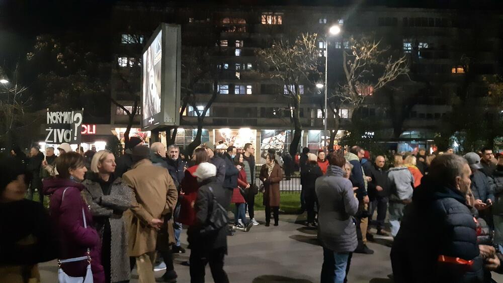 <p>Studenti traže smjenu ministra unutrašnjih poslova Danila Šaranovića i potpredsjednika Vlade za bezbjednost i odbranu Alekse Bečića</p>