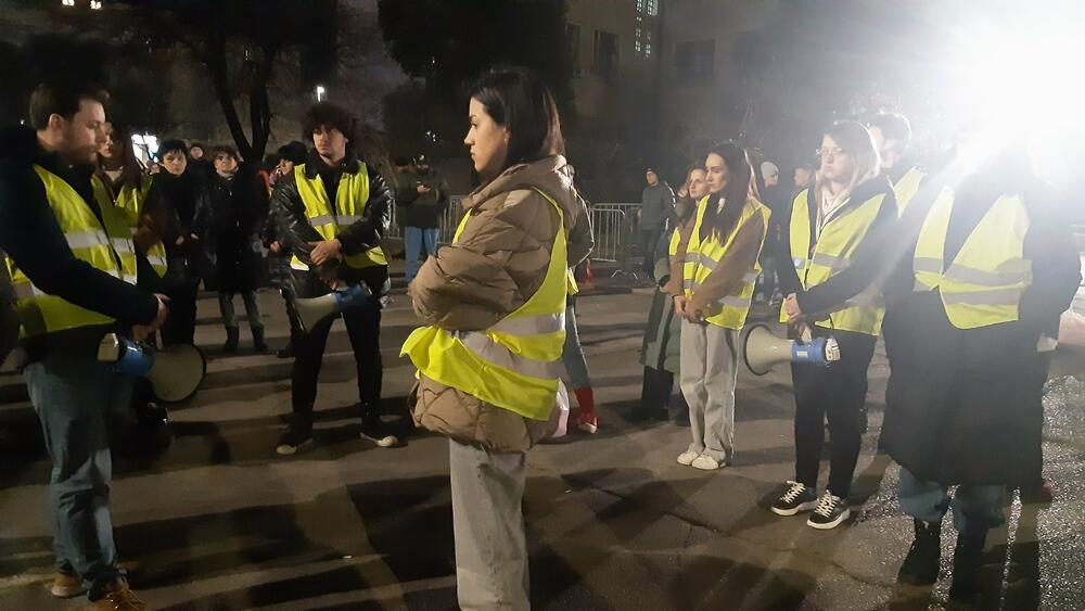 <p>Studenti traže smjenu ministra unutrašnjih poslova Danila Šaranovića i potpredsjednika Vlade za bezbjednost i odbranu Alekse Bečića</p>