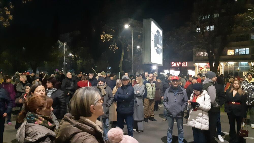 <p>Studenti traže smjenu ministra unutrašnjih poslova Danila Šaranovića i potpredsjednika Vlade za bezbjednost i odbranu Alekse Bečića</p>