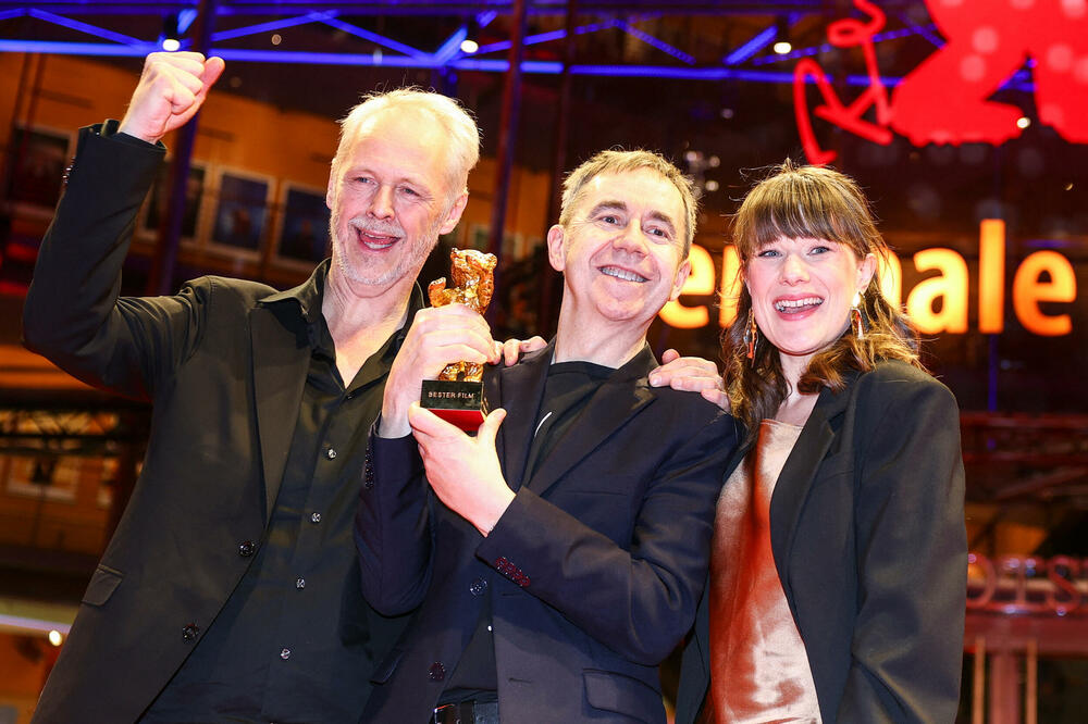 Ekipa filma "Snovi" sa nagradom, Foto: Reuters