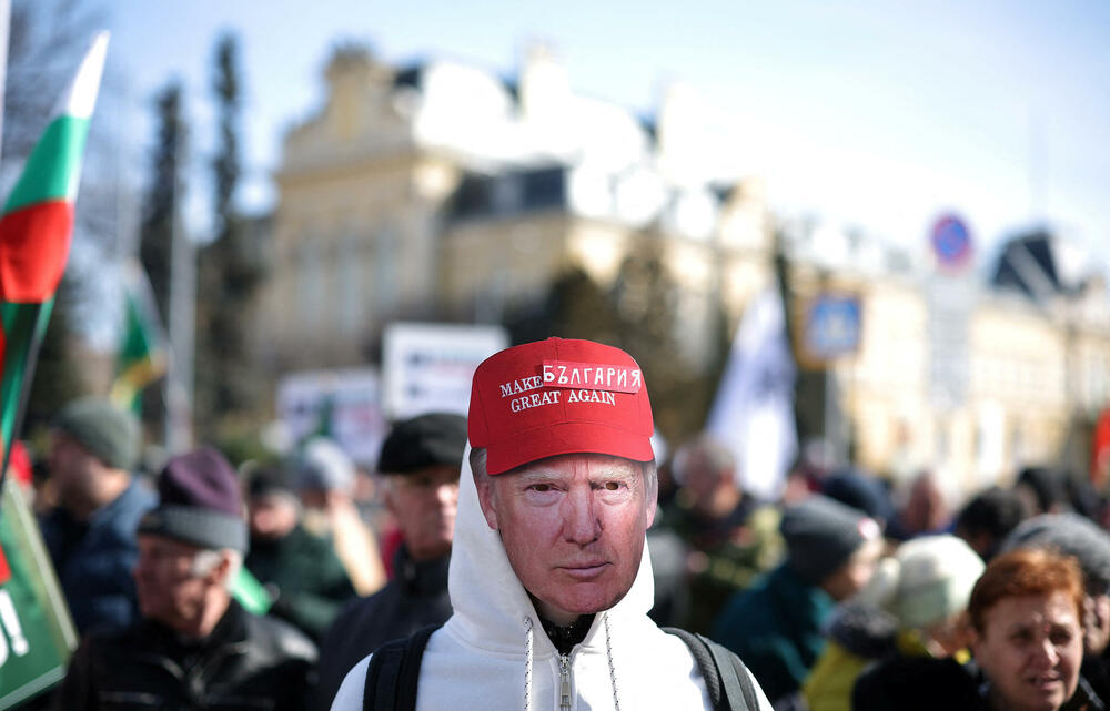 <p>Ekstremno desničarska proruska partija "Vazraždane" organizovala je skup na kojem je bilo od 2.000 do 3.000 protivnika uvođenja eura u Bugarskoj, članici EU koja želi da usvoji jedinstvenu valutu.</p>