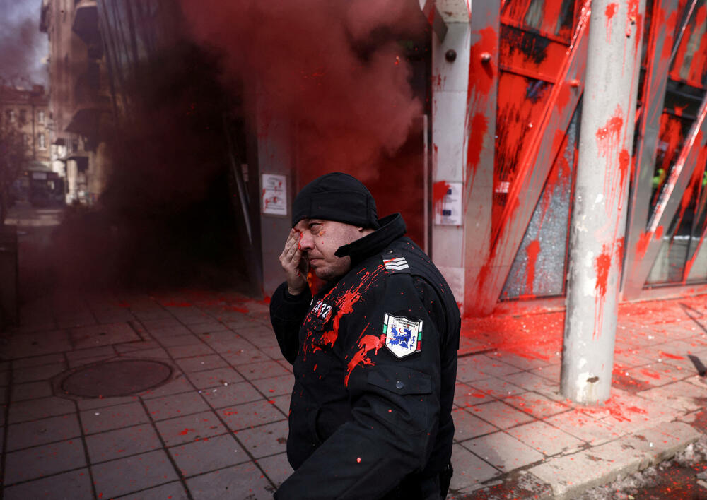 <p>Ekstremno desničarska proruska partija "Vazraždane" organizovala je skup na kojem je bilo od 2.000 do 3.000 protivnika uvođenja eura u Bugarskoj, članici EU koja želi da usvoji jedinstvenu valutu.</p>